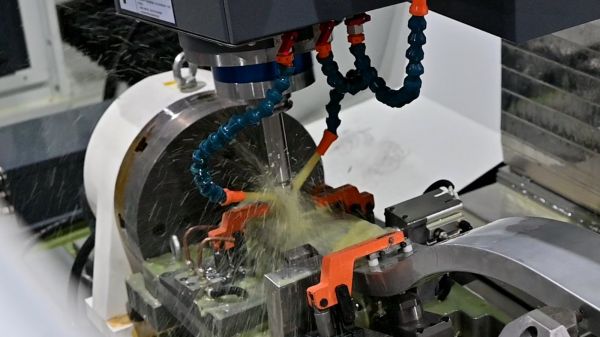 鋁型材機械加工容易出現的9種誤差