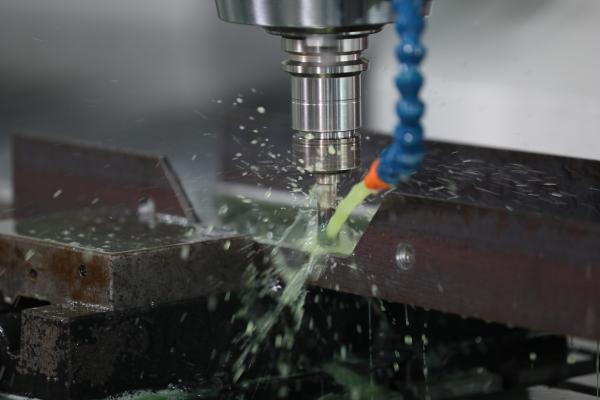 型材加工中心的流體力學：切削液在提高加工質量中的作用