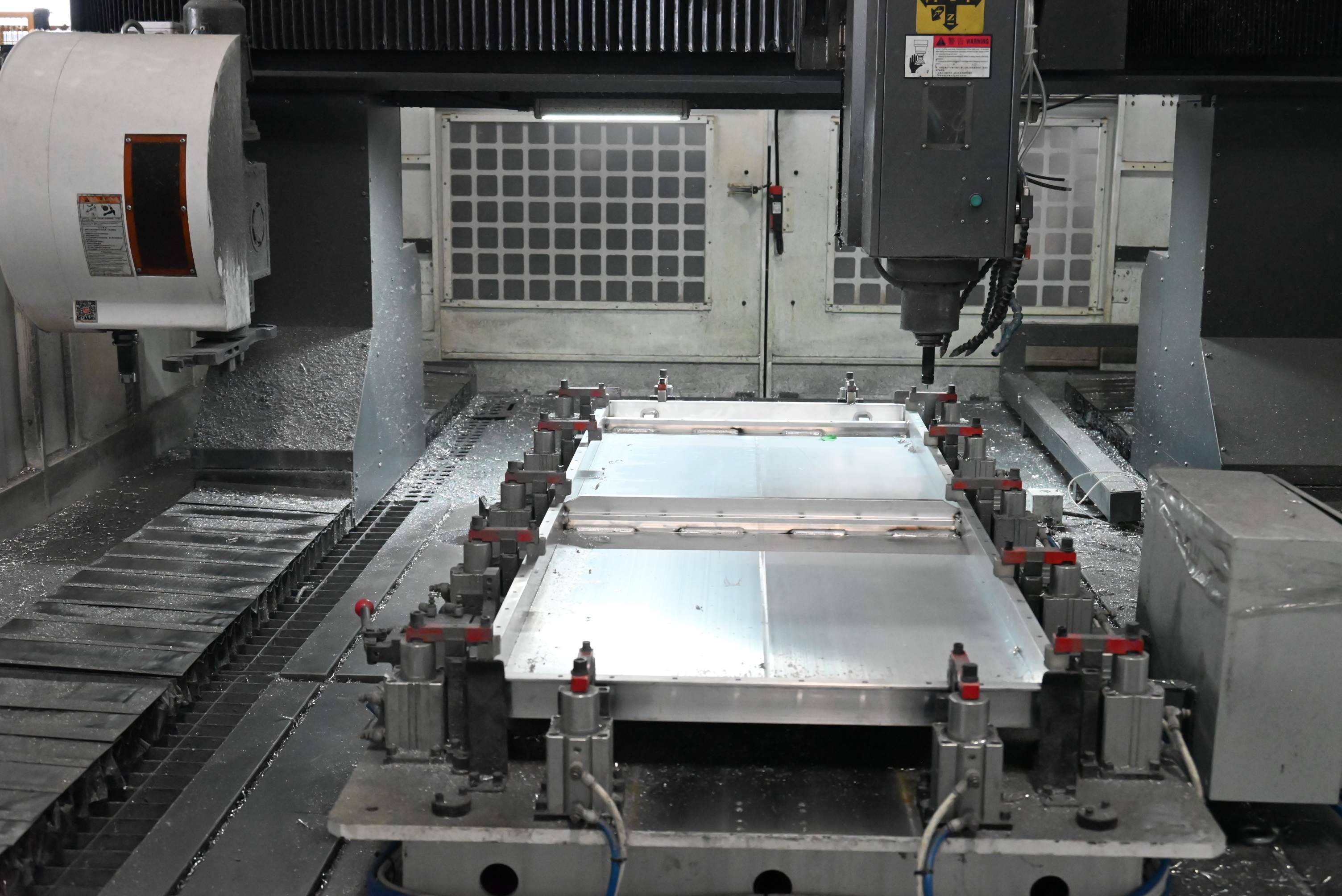 PHE加工新能源汽車電池托盤